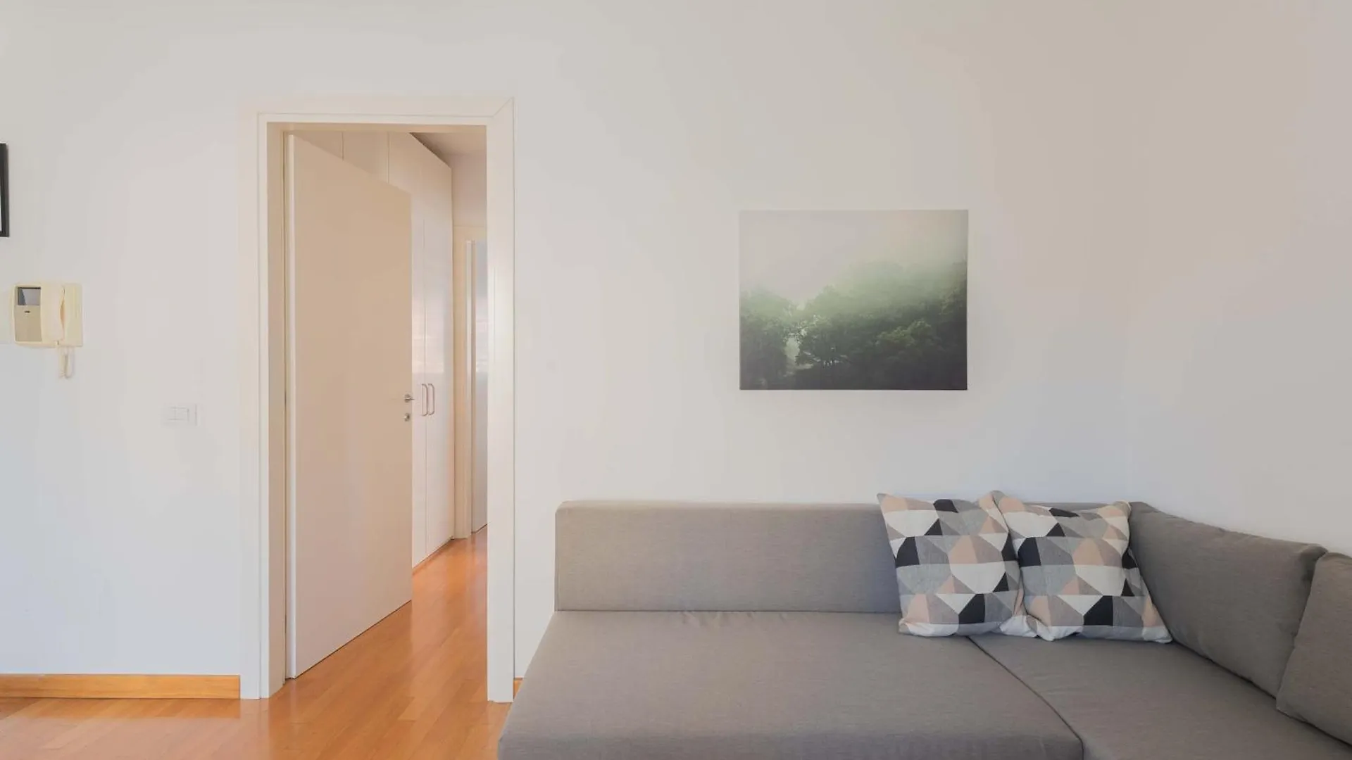 Loverhome Apartment 3 Roma 0*,  Italia